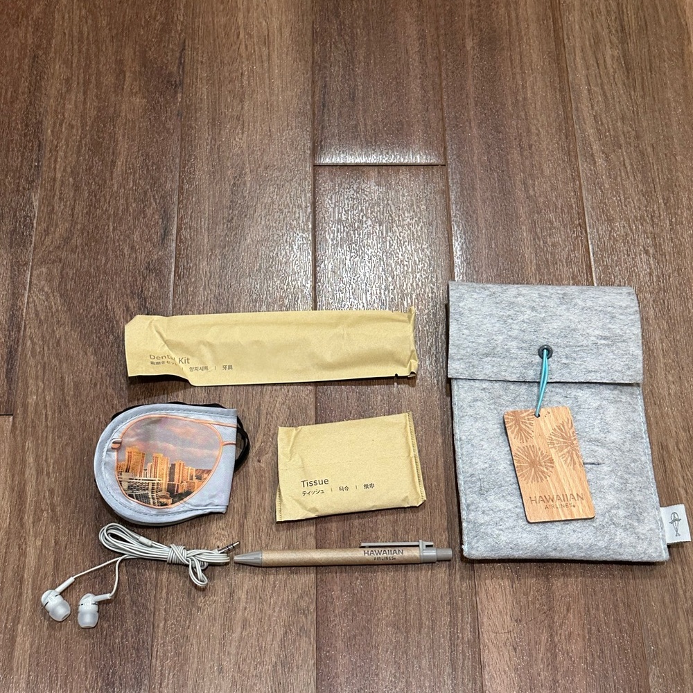 NEW Hawaiian Airlines Kealopiko Amenity Kit